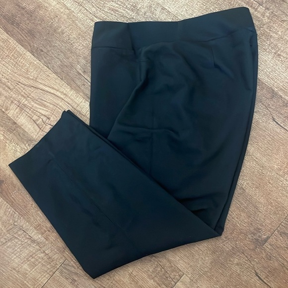 Investments black pants with elastic on the sides of the waistband. Size 16W - Picture 1 of 6